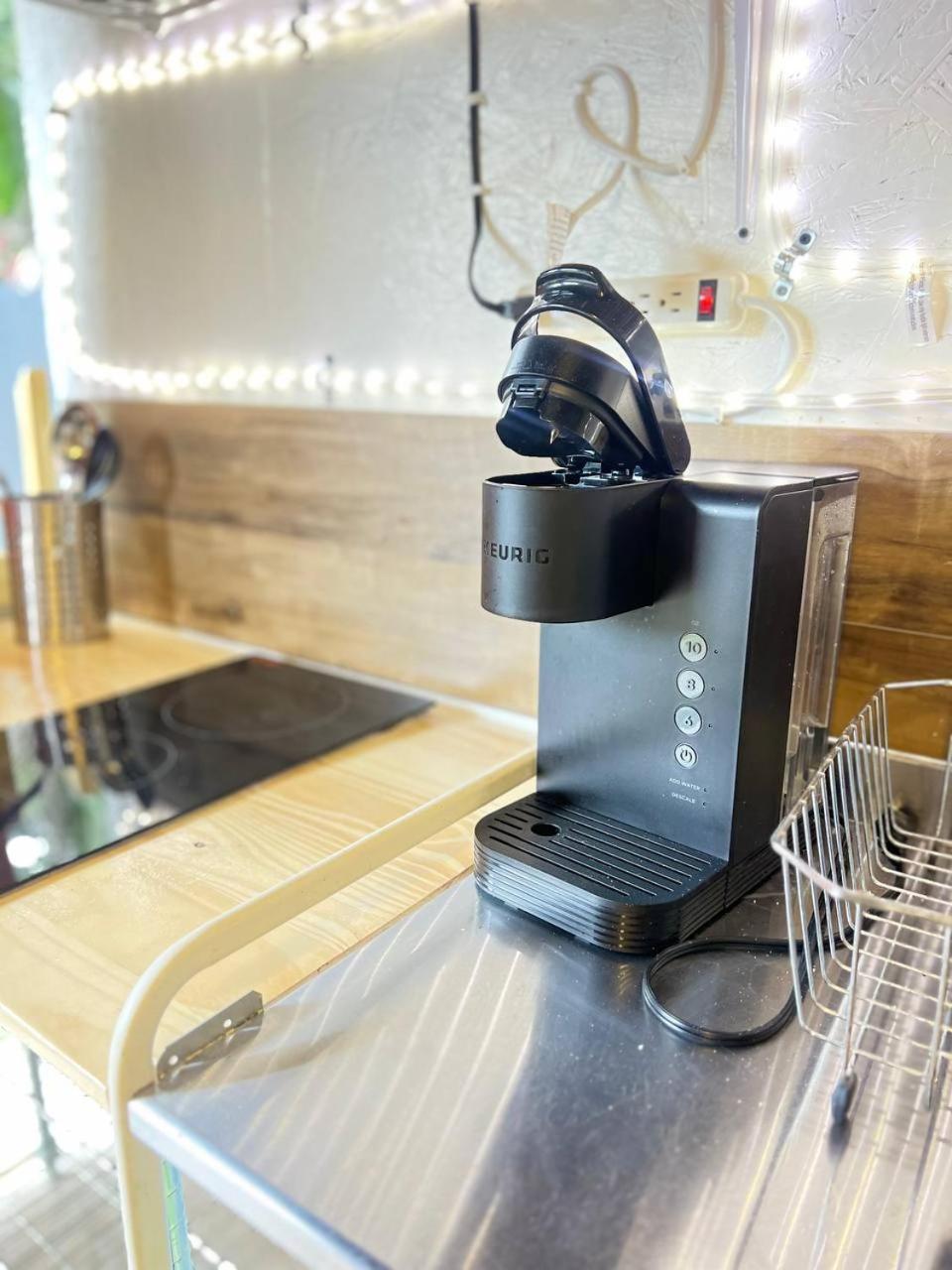 Work, Rest And Play: Wifi, Tv And Backyard Bliss Homestay