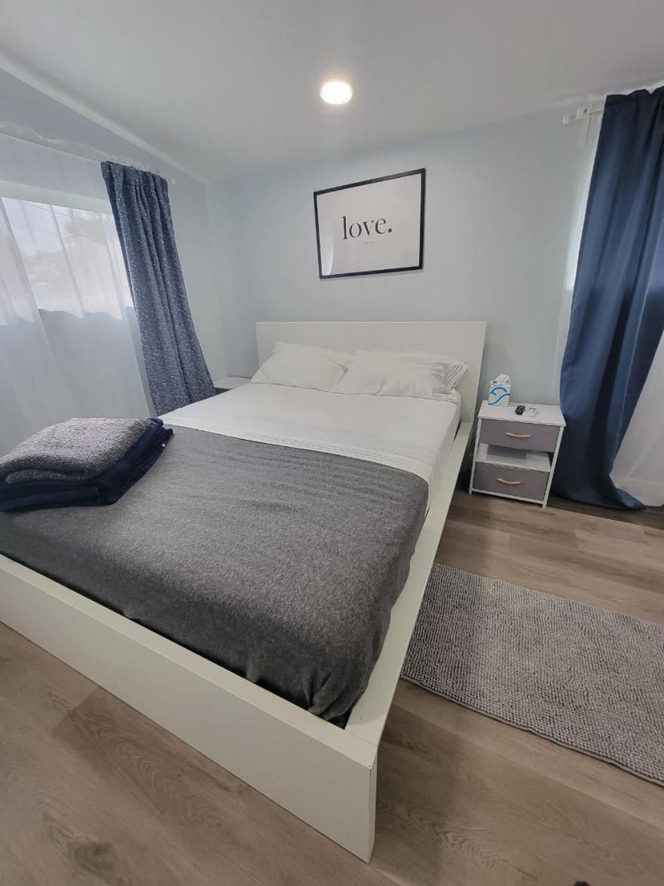 Homestay Work, Rest And Play: Wifi, Tv And Backyard Bliss North Miami Beach