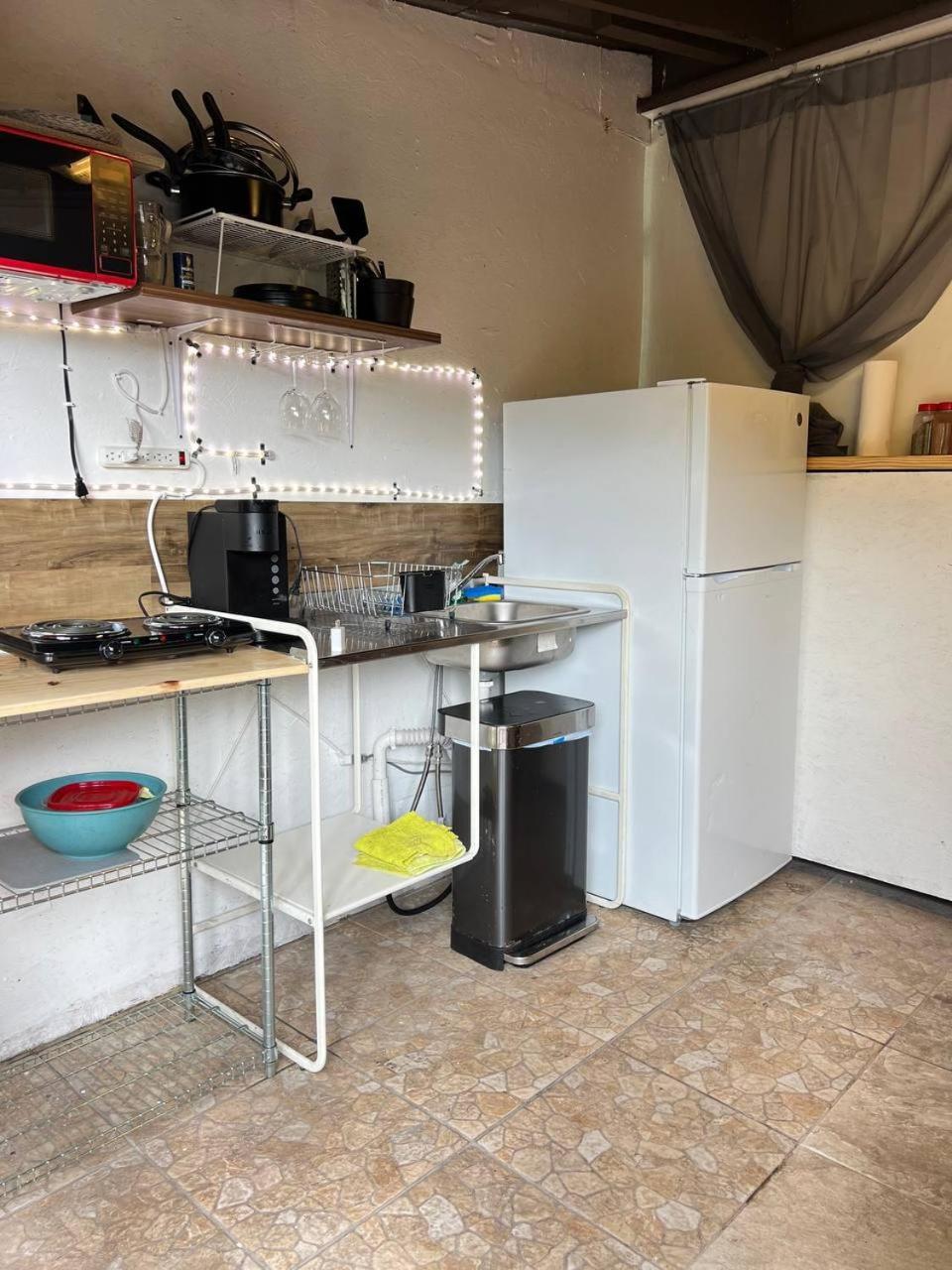 Work, Rest And Play: Wifi, Tv And Backyard Bliss Homestay North Miami Beach