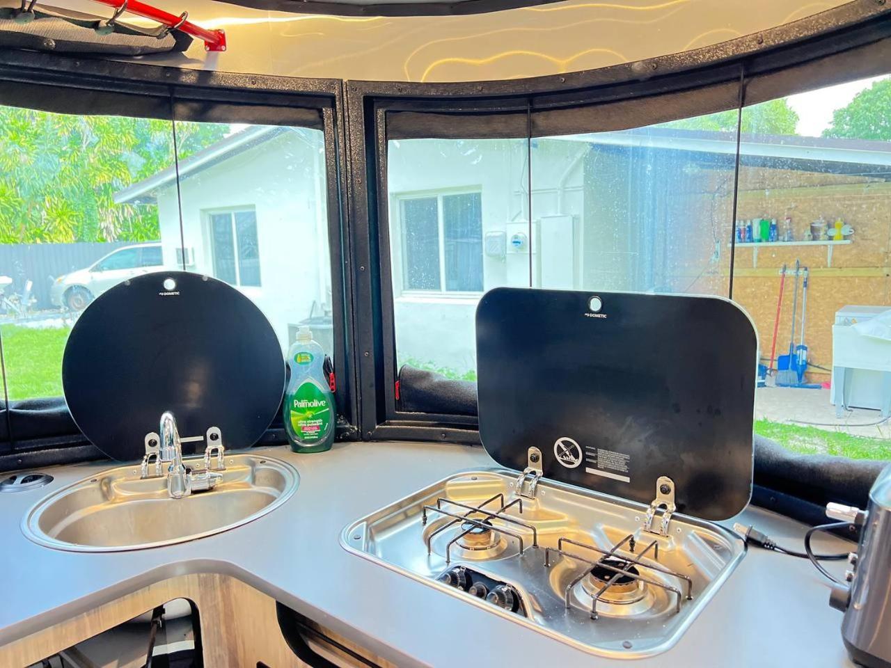Work, Rest And Play: Wifi, Tv And Backyard Bliss Homestay North Miami Beach